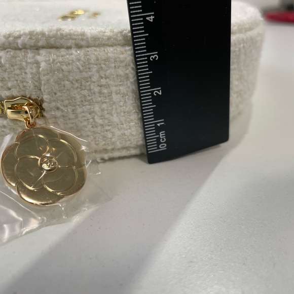 Chanel cosmetic bag - Picture 10 of 12